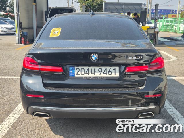 بي ام دبليو الفئة الخامسة (G30) 520i