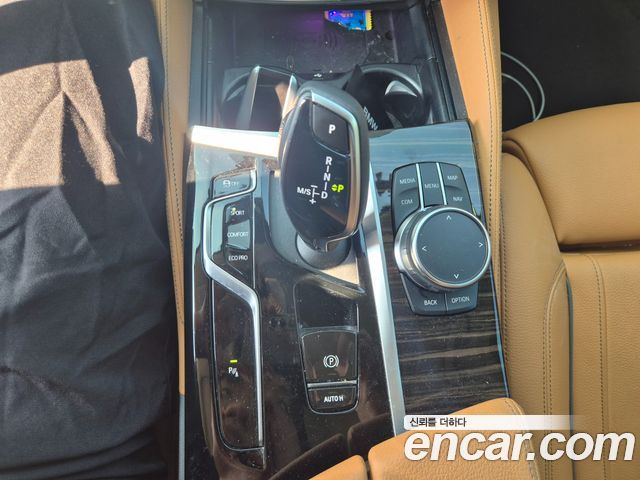 بي ام دبليو الفئة الخامسة (G30) 520i