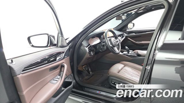 بي ام دبليو الفئة الخامسة (G30) 530i xDrive M