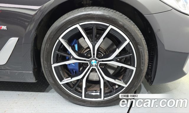 بي ام دبليو الفئة الخامسة (G30) 530i xDrive M