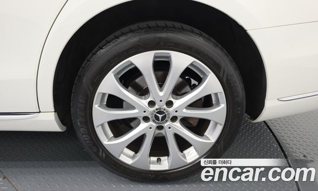 مرسيدس إي كلاس W213 E300 4MATIC