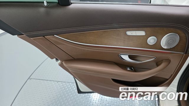 مرسيدس إي كلاس W213 E300 4MATIC