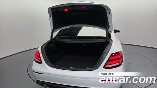 مرسيدس إي كلاس W213 E300 4MATIC