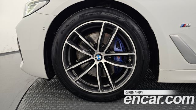 بي ام دبليو الفئة الخامسة (G30) 520i M